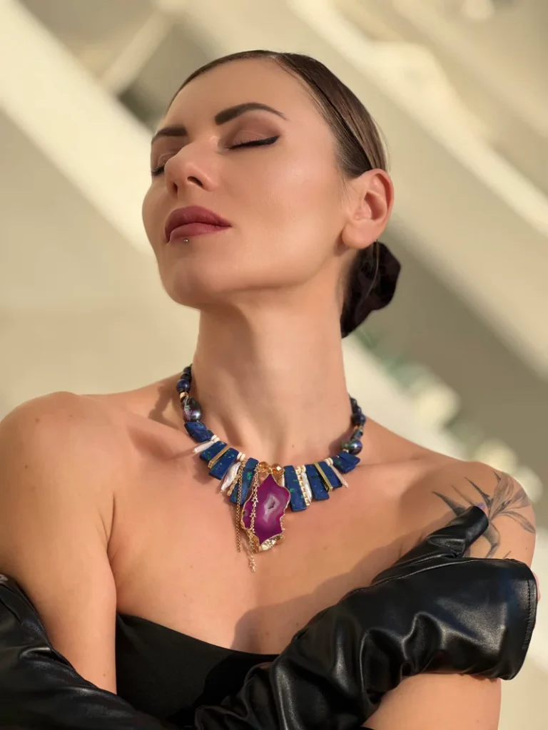 Світла handmade-композиція з природним камінням